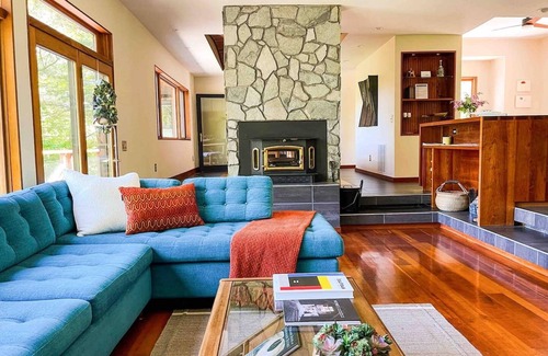 Bakersville Cabina | Views! Japanese Soaking Tub. Double Fireplace. Chef Kitchen, Herb Garden