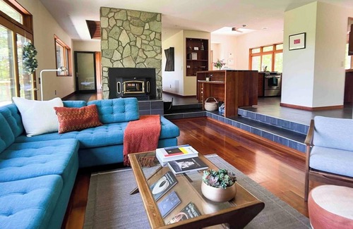 Bakersville Cabina | Views! Japanese Soaking Tub. Double Fireplace. Chef Kitchen, Herb Garden