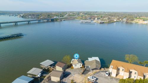 Osage Beach Casa | VIEWS! Lakefront Family Home - Swim Dock - 3 Decks