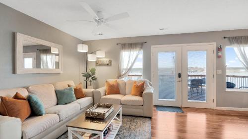 Osage Beach Casa | VIEWS! Lakefront Family Home - Swim Dock - 3 Decks