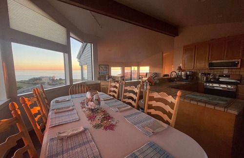 Bodega Bay Casa | ¡¡¡Puntos de vista!!! 4 Bd / 3 BA; Gull Dr; Al otro lado del camino de la playa; Bañera de hidromasaje; 2-nt preguntar