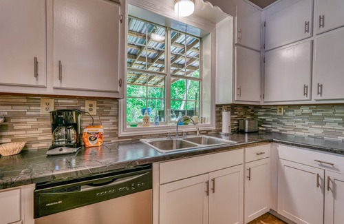 Athens Cabina | Views of Elk River with wrap-around screened porch for family time