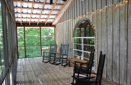 Athens Cabina | Views of Elk River with wrap-around screened porch for family time
