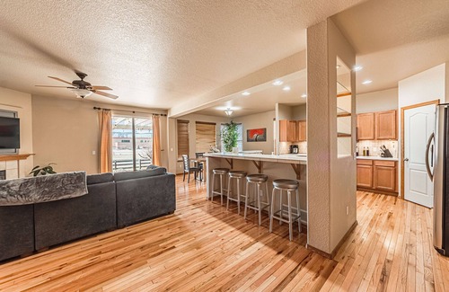 Monument Casa | Views of Pikes Peak from a Cozy Home