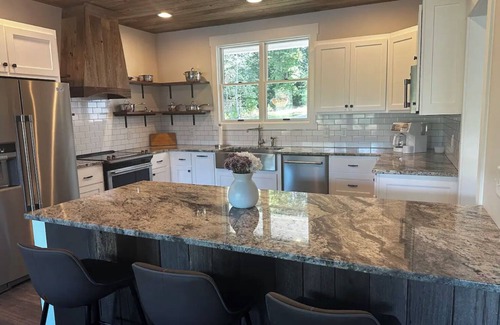 Hiawassee Casa | VIEWS & POOL! Private Cove Lake House!