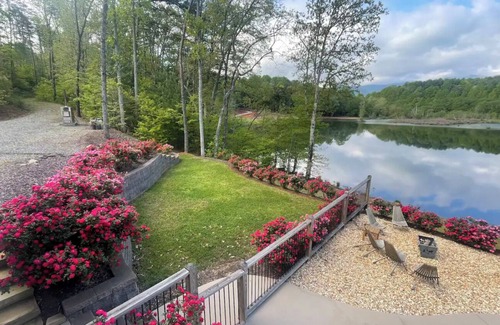 Hiawassee Casa | VIEWS & POOL! Private Cove Lake House!
