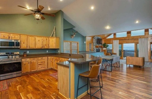 Wolf Laurel Cabina | Views~ Theater~ HotTub~ 18 Hole Golf~Hatley Pointe