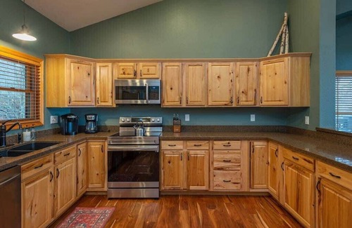 Wolf Laurel Cabina | Views~ Theater~ HotTub~ 18 Hole Golf~Hatley Pointe