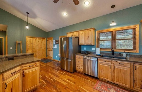 Wolf Laurel Cabina | Views~ Theater~ HotTub~ 18 Hole Golf~Hatley Pointe