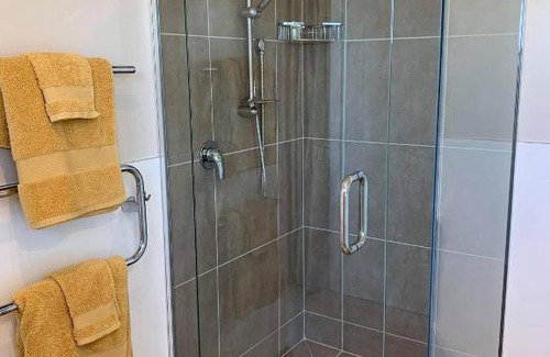 Ruakaka Casa | Views to unwind - self contained unit w/king bed