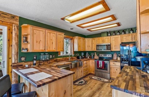 Boise Casa | Views views views! Luxurious tranquil cabin retreat!