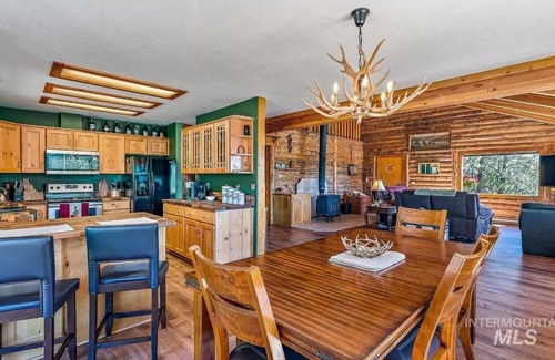 Boise Casa | Views views views! Luxurious tranquil cabin retreat!