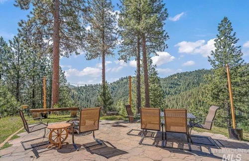 Boise Casa | Views views views! Luxurious tranquil cabin retreat!