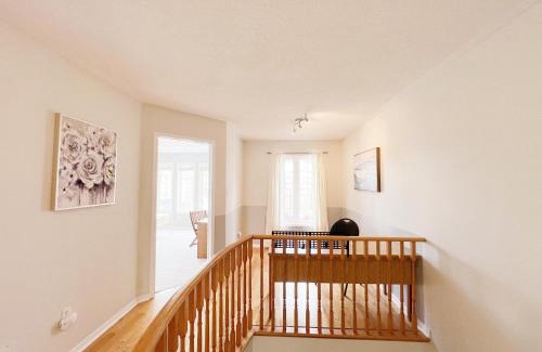 Vaughan Casa | Vihome-136-Charming and Tranquil Home Near HWY400 & Wonderland