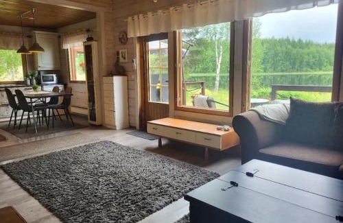 Lotjola Chalet De Esquí | Viihtyisä huvilamökki Saimaan rannalla