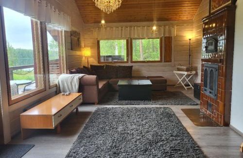 Lotjola Chalet De Esquí | Viihtyisä huvilamökki Saimaan rannalla