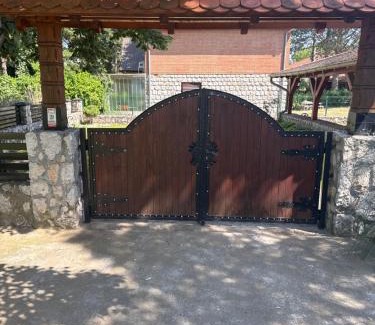 Veliko Gradiste Apartamento | Vikendica sa bazenom Beli bagrem