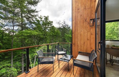 Young Harris Casa | Viking Hut Modern Forest Hideaway Fall Dogs