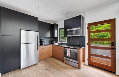 Young Harris Casa | Viking Hut Modern Forest Hideaway Fall Dogs