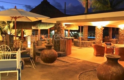 Grand Gaube Villa | Villa with swimming pool and jacuzzi, large veranda, gazebo and outdoor bar