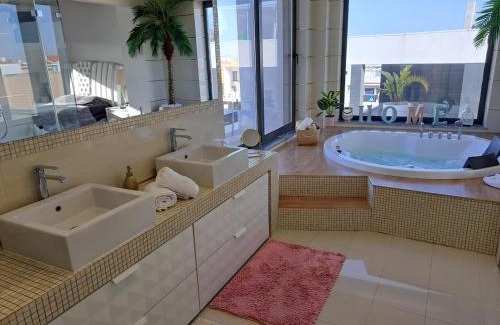 Carvoeira Villa | Vila Gomes