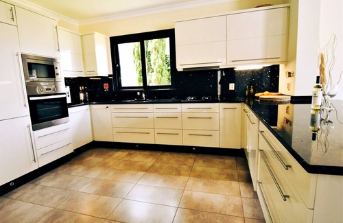 Canhas Villa | Unas fabulosas vacaciones de lujo en Vila Juntos con 3 dormitorios y piscina
