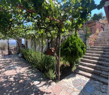 Qafe e Gjashtes Apartamento | Vila Metushi