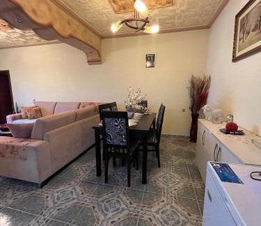 Qafe e Gjashtes Apartamento | Vila Metushi