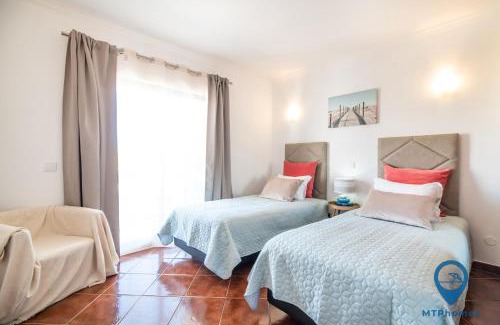 Correeira Casa | Vila Nico by MTPhomes