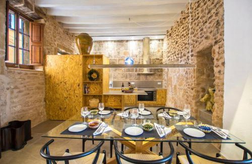 Casco antiguo de Alcudia Villa | Vila Roja, design townhouse in Alcúdia