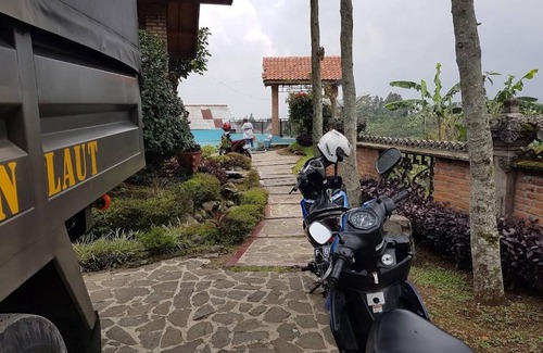 Cipanas Villa | VILA SARIP
