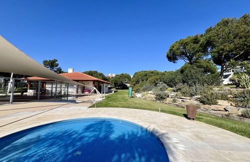 Quarteira Apartamento | VILAMOURA SUNNY GARDEN WITH POOL by HOMING