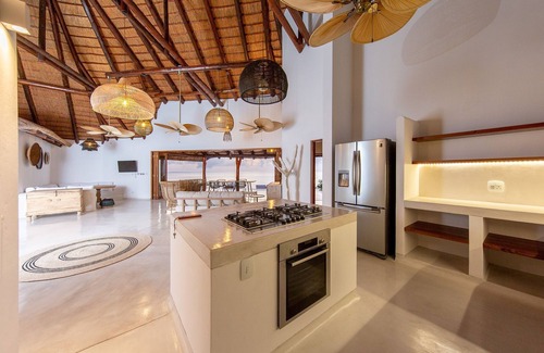 Vilanculos Villa | Overlooking Ocean Private Beach House