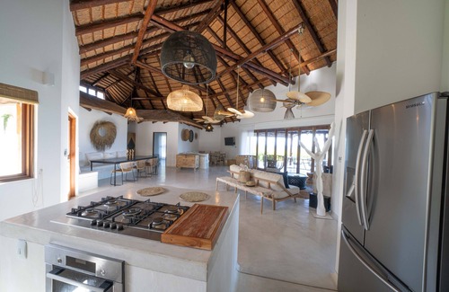 Vilanculos Villa | Overlooking Ocean Private Beach House