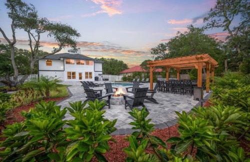 Vilano Beach Casa | Vilano Rose Slps 24, 6Bds, 5 Bths, Pool, Wlk to Beach, Golf, Pets