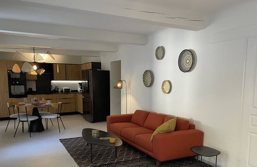 Saint-Martin-de-la-Brasque Villa | Villa 'Bastide De Charme Sud Luberon' with Private Terrace, Wi-Fi and Air Conditioning