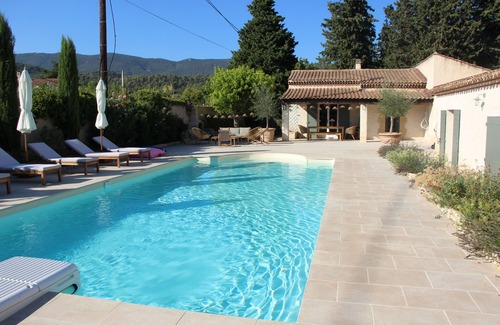 Saint-Martin-de-la-Brasque Villa | Villa Luberon Sud with swimming pool