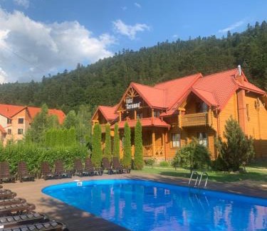 Mykulychyn Hotel | Villa "Затишна"