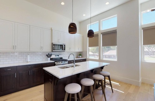 Bloomington Condominio | ¡Nuevo listado! ¡Maravilloso! Nueva Villa 8, todas las Master Suites! ¡Recurso! Bloomington Country Club!