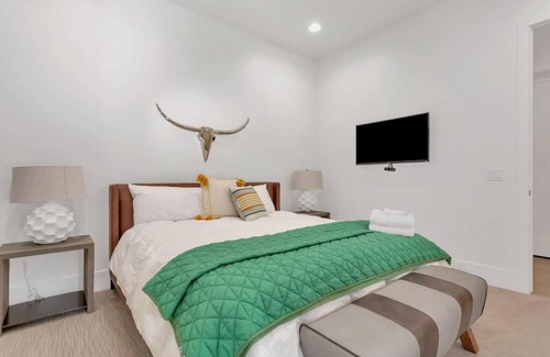 Bloomington Apartamento | Villa 11 - 4 Bedroom ! Game Room! YEAR ROUND HEATED POOL & HOT TUB!