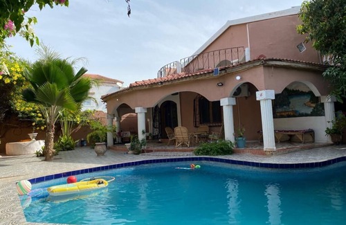 Mbour Villa | 145 m² chalet con piscina a 100 metros del mar, toda comodidad
