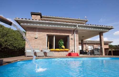 Llinars del Valles Casa | Villa 18 people, Train Direct Airport, NEW 2023 DISCOUNTS,