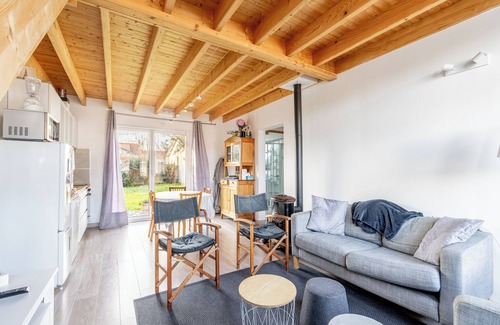 Pornic Villa | Villa '190, Chic, Sobre, Plage À Pied, 6 P' con terraza privada y jardín privado
