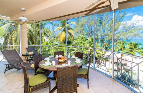 Seven Mile Beach Condominio | Villa 20, Forth floor 2 bedroom, 2 bathroom, oceanfront, fully equipped.