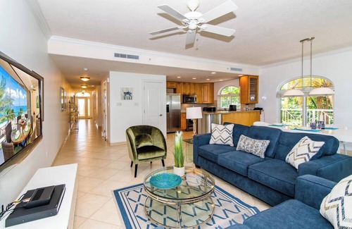 Seven Mile Beach Condominio | Villa 20, Forth floor 2 bedroom, 2 bathroom, oceanfront, fully equipped.