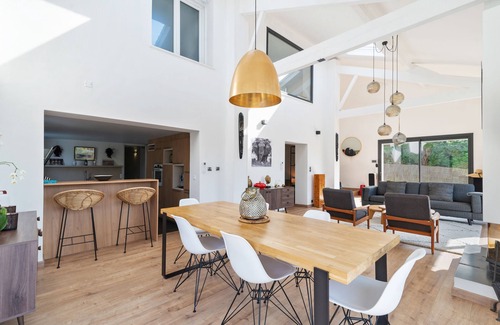 Bayonne Villa | Villa 230m² Avec Couloir de Nage et Grand Jardin