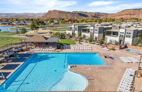 Bloomington Casa | Villa #25 at Bloomington Country Club - Villa Vibes townhouse