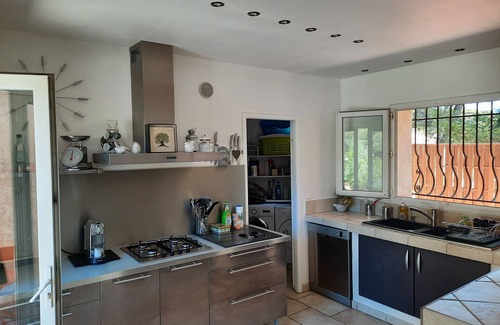 Cadolive Villa | Villa de 250 m2 en 4000 m2 de bosque de pinos Spa 6 lugares, piscina