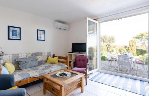 Saint-Pierre-la-Mer Villa | Villa 3 pièces avec grand jardin, piscine collective, vue mer - FR-1-409-277