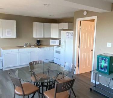 Lake Ozark Casa | Villa #3 Sleep 6-Bachelor/Bachelorette Parties!